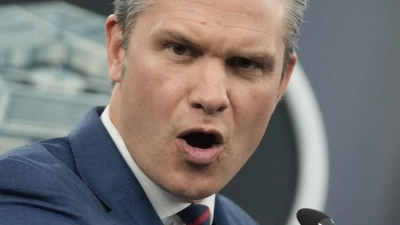 Soldaten ab 30 sollen künftig jährlich auf einen möglichen Testosteronmangel getestet werden - sagt US-Verteidigungsminister Pete Hegseth. (Archivbild) (Foto: Mark Schiefelbein/AP/dpa)