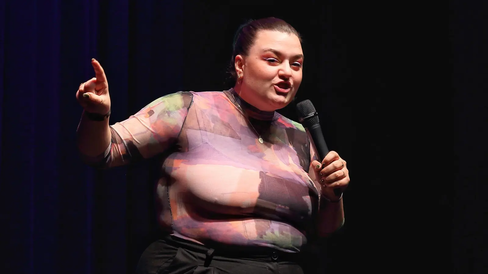 Fabuliert sich mit viel Selbstironie durch ihren Lebenslauf: die Kabarettistin Teresa Reichl. (Foto: Thomas Wirth)