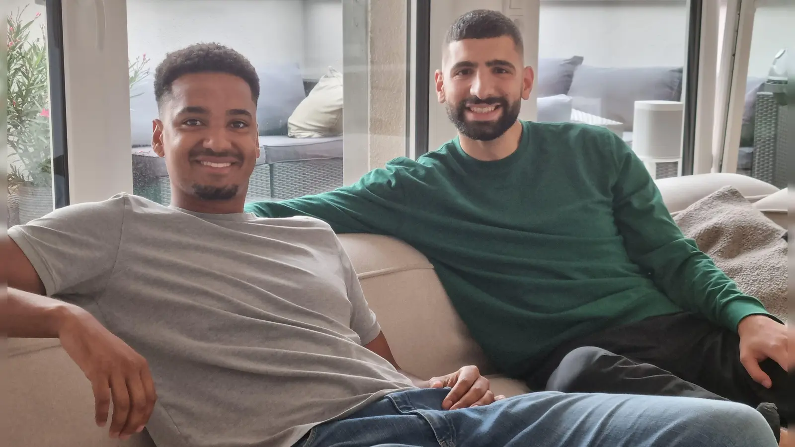 Aaron Lachner (links) und Nedal Jenniat: Zwei Säulen des Neustädter Basketballbooms und – auf ganz unterschiedliche Art – auch zwei Identifikationsfiguren für den Nachwuchs. (Foto: Patrick Lauer)