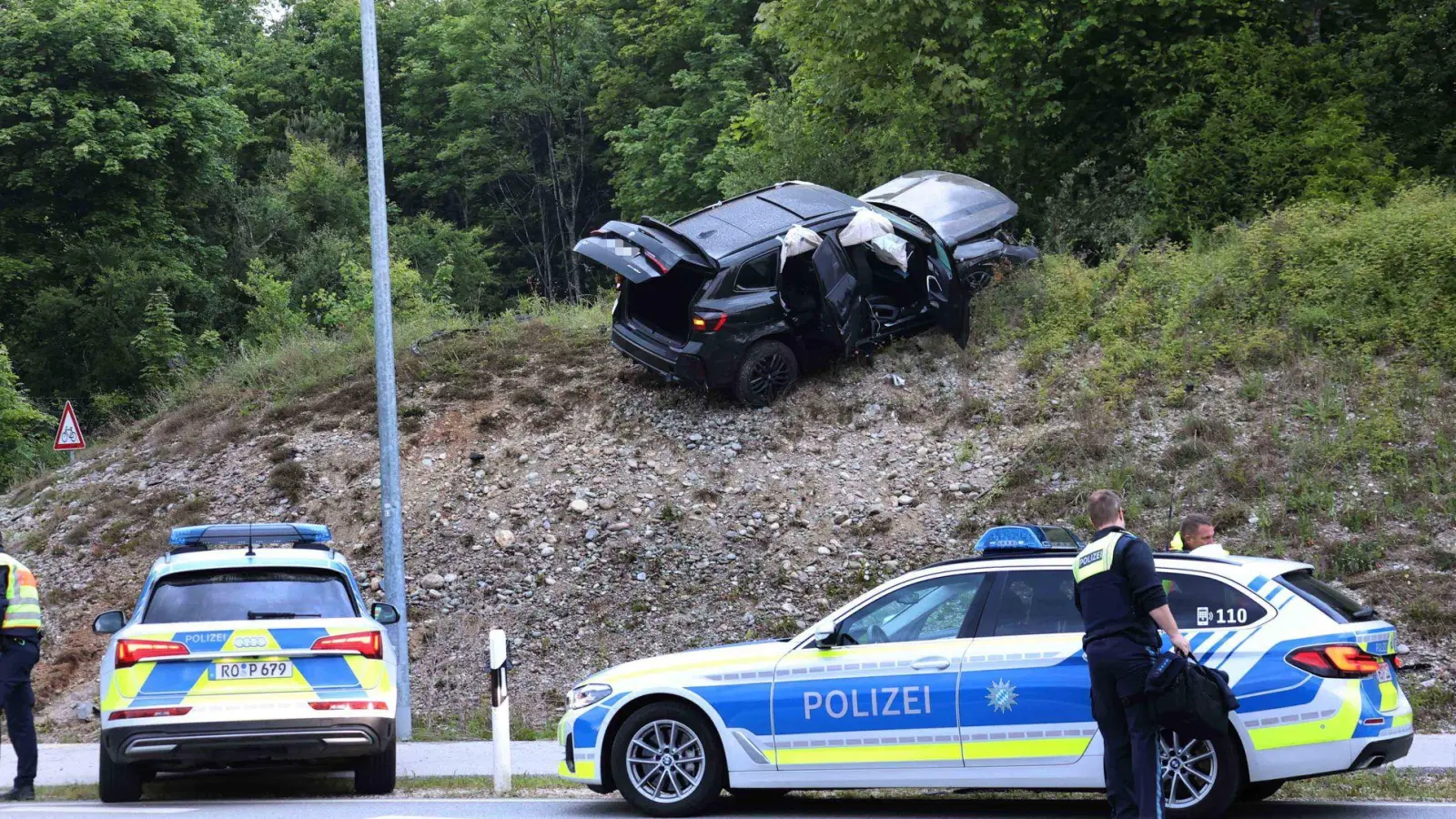 Die drei Männer waren im Mai in ihrem Wagen auf der Flucht vor der Polizei verunglückt. (Archivbild) (Foto: Daniel Scharinger/APA/dpa)