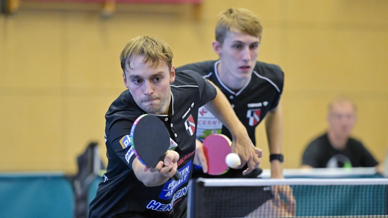 Daniel Rinderer (vorne) und Tom Schweiger, hier bei einem Zweitliga-Einsatz im Trikot des TSV Windsbach, blieben im Doppel diesmal ohne Medaille. (Foto: Martin Rügner)