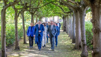 Das Kabinett will die Stimmung in Deutschland drehen. (Foto: Michael Kappeler/dpa)