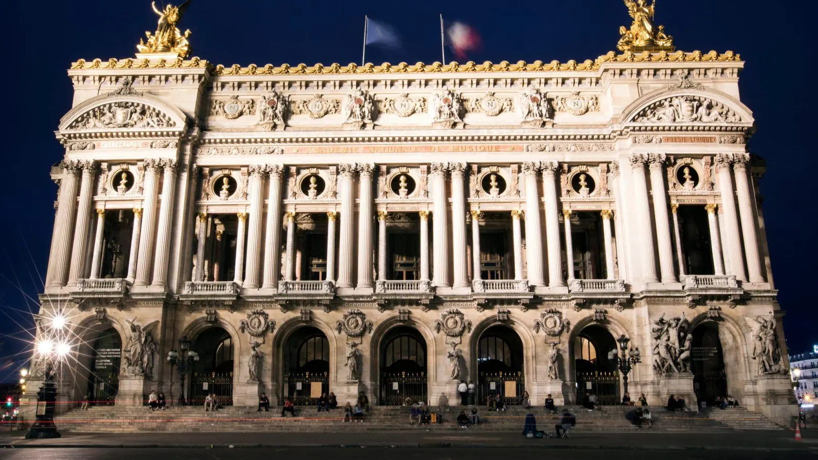 Die Pariser Oper muss einen neuen Musikdirektor finden. (Foto: Etienne Laurent/epa/dpa)