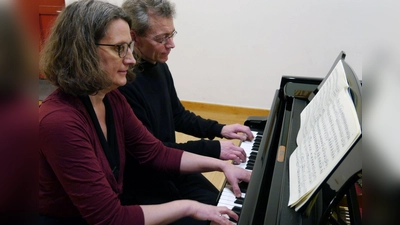 Britta Köstner und Christoph Beyrer verzauberten am Sonntagabend das Publikum auf einem Steinway-Flügel (Foto: Rüdiger Pfeiffer)