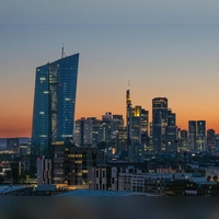 Nach der jüngsten Zinserhöhung der EZB haben lediglich 12 von 800 untersuchten Banken und Sparkassen ihre Tagesgeldzinsen merklich angehoben  (Foto: Boris Roessler/dpa)
