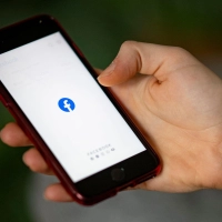 Der Datenschutz-Skandal um Cambridge Analytica wirkt für den Facebook-Konzern immer noch nach. (Archivbild) (Foto: Fabian Sommer/dpa)