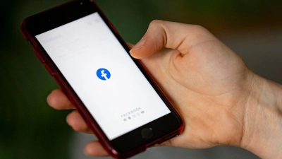 Der Datenschutz-Skandal um Cambridge Analytica wirkt für den Facebook-Konzern immer noch nach. (Archivbild) (Foto: Fabian Sommer/dpa)