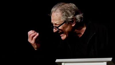 Kein Vorleser, ein Sprechdarsteller: Klaus Pohl bei seiner Lesung aus „Sein oder Nichtsein“. (Foto: Thomas Wirth)