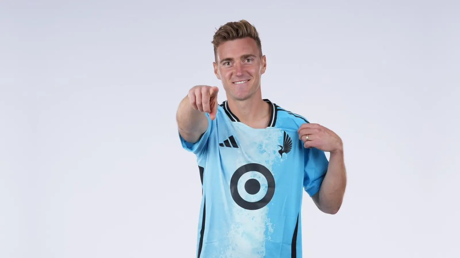 Julian Gressel im Dress seines neuen Vereins Minnesota United. Die blaue Farbe ist ein Symbol für den Mississippi River. (Foto: Minnesota FC)