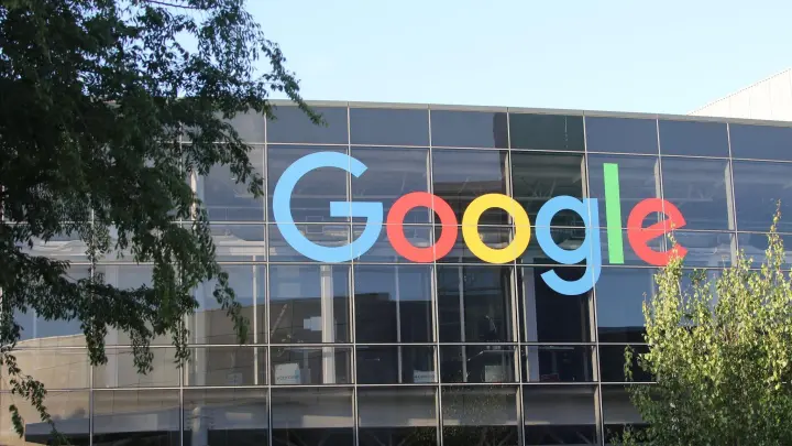 Google begrüßt den Vorschlag der Schiedsstelle. (Foto: Christoph Dernbach/dpa)