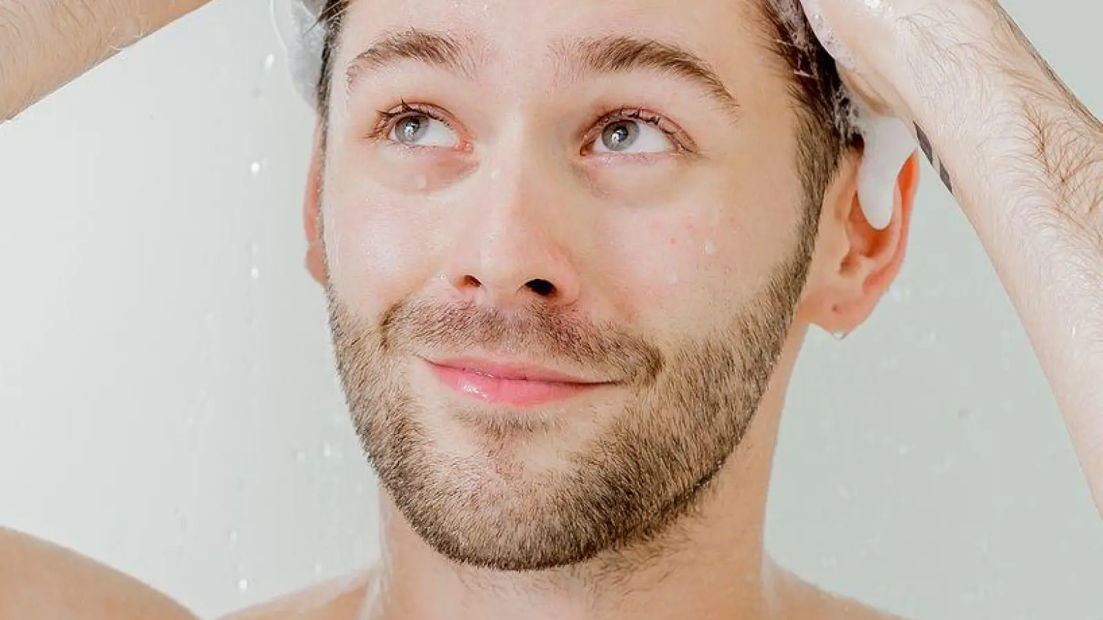 Wärmetauscher in der Dusche nutzen warmes Abwasser, um Energie zu sparen. (Foto: Monique Wüstenhagen/dpa-tmn)