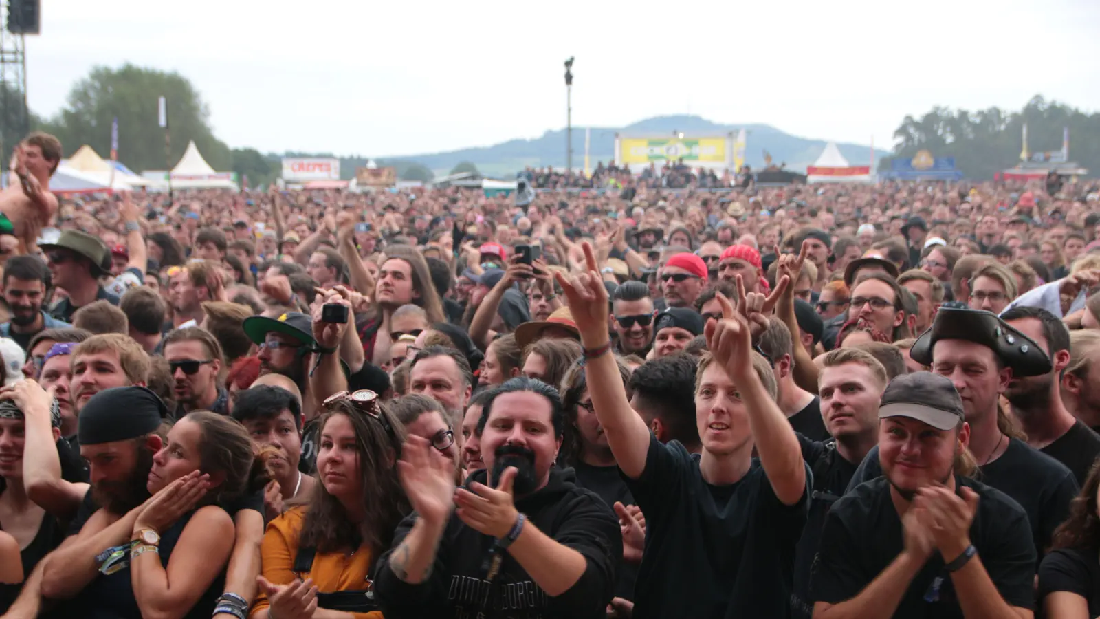 Bis zu 50.000 Fans werden vom 16. bis zum 19. August wieder zum Summer-Breeze-Festival bei Dinkelsbühl erwartet. In diesem Jahr wollen die Veranstalter für jugendliche Besucherinnen und Besucher besondere Angebote machen. (Foto: Martina Haas)