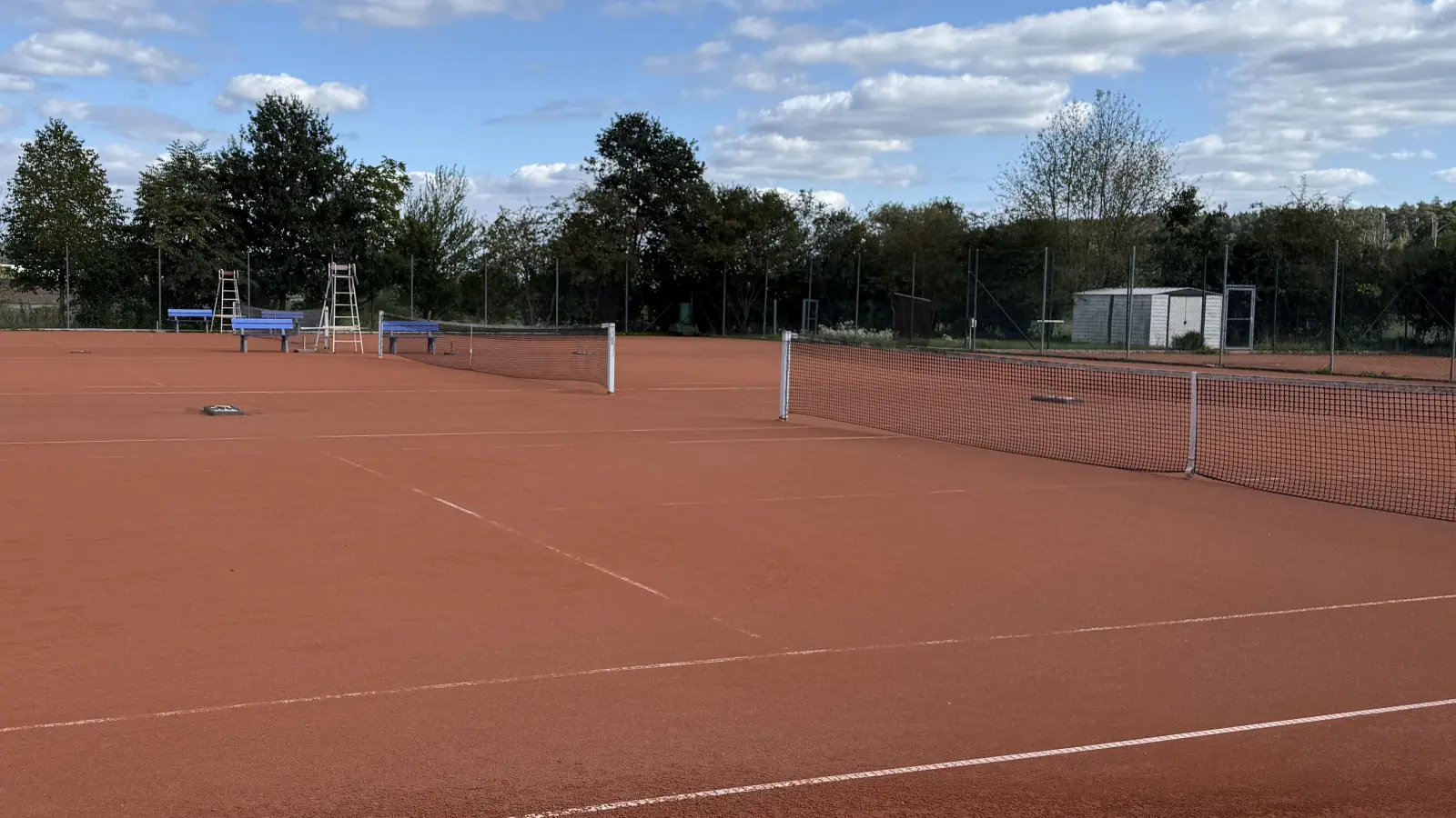 Hier sollen künftig auch Padelball und Pickleball gespielt werden können: Der TSV Lichtenau investiert in die Aufwertung seiner Tennis-Anlage und erhält dafür auch von der Marktgemeinde Förderung. (Foto: Yvonne Neckermann)
