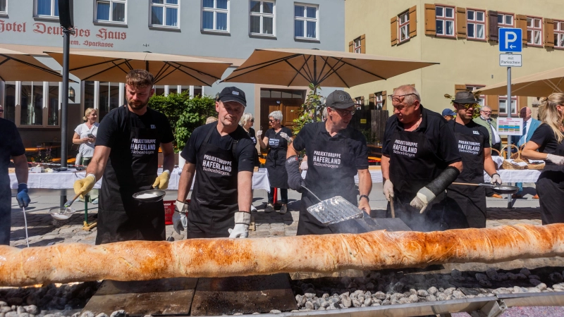 Zehn Meter lang war der erste Baumstrietzel und damit auf jeden Fall weltrekordverdächtig. (Foto: Evi Lemberger)