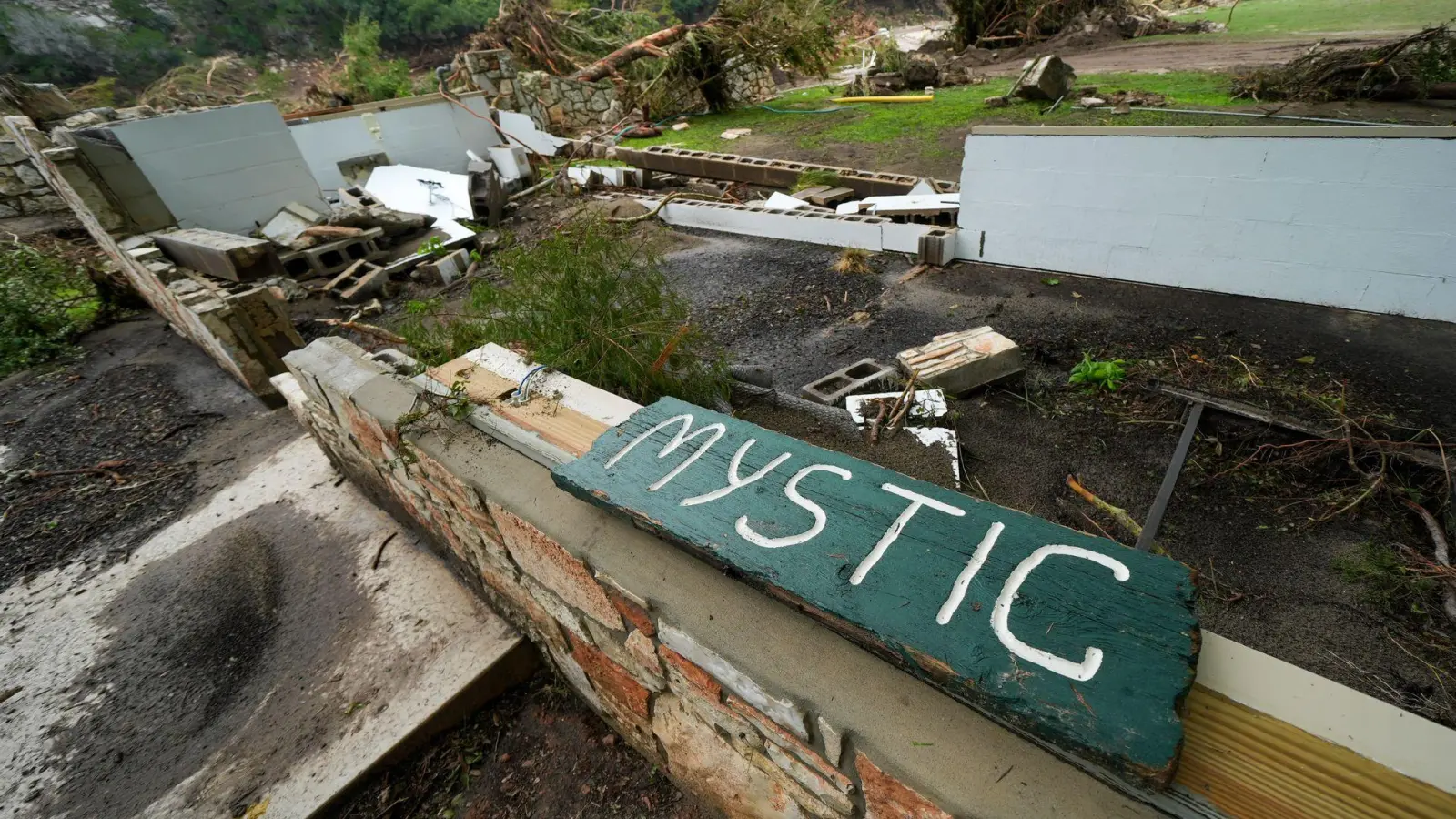 Das Sommercamp trauert um viele tote Mädchen. (Foto: Julio Cortez/AP/dpa)