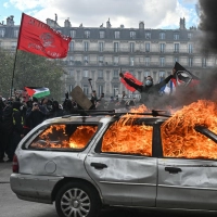 In Frankreich ist die Lage nicht nur in der Hauptstadt eskaliert - Bayerns Innenminister Joachim Herrmann (CSU) warnt davor, dass sich derartige Entwicklungen auch bis nach Deutschland durchsetzen könnten. (Archivbild) (Foto: Julien Mattia/Le Pictorium via ZUMA Press/dpa)