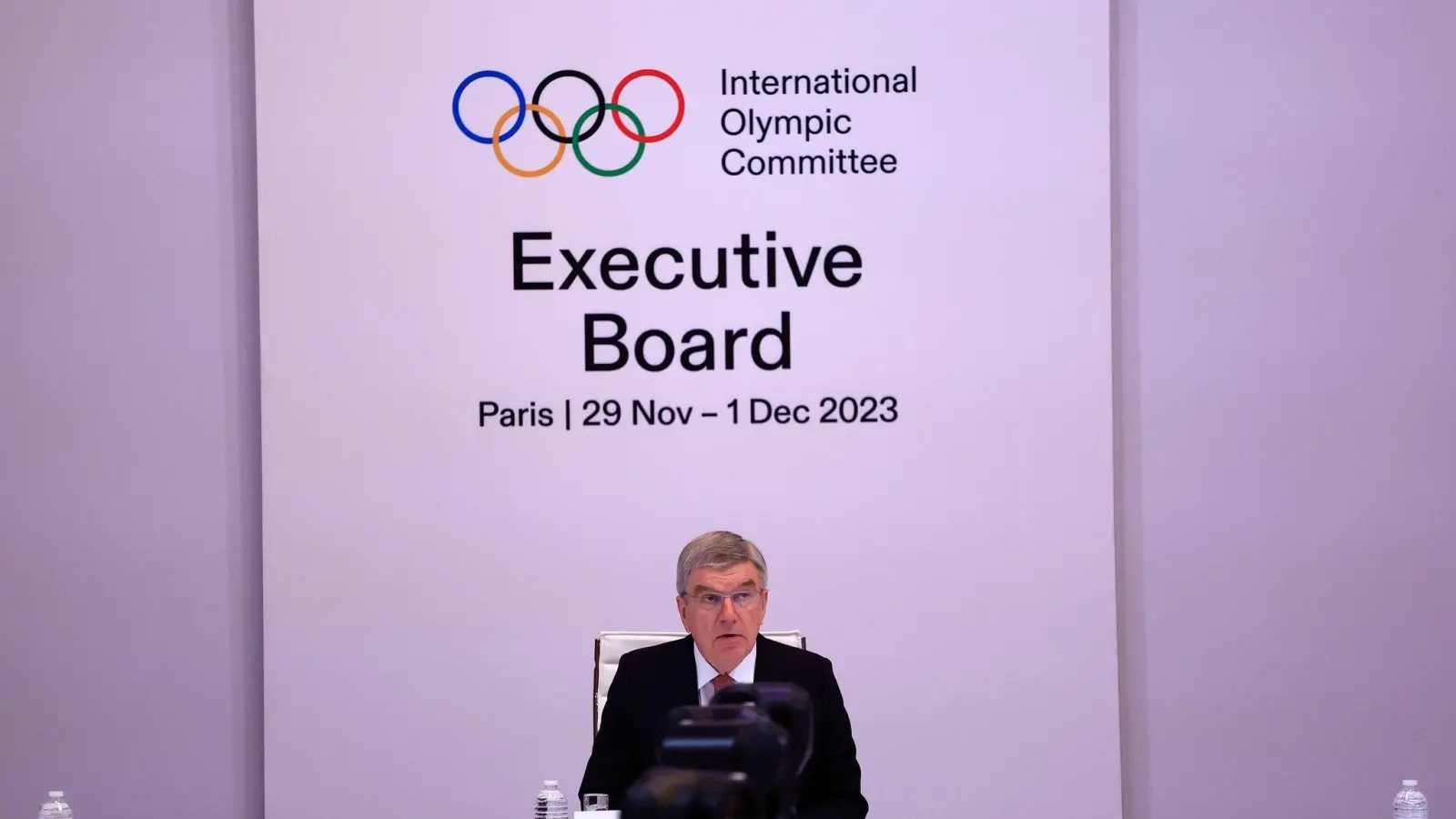 IOC-Chef Thomas Bach bei der Exekutivesitzung in Paris. (Foto: Aurelien Morissard/AP/dpa)