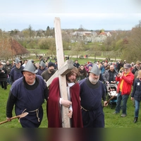 An dem Passionsspiel im Fränkischen Freilandmuseum nehmen rund 45 Darstellerinnen und Darsteller der Passions-Spielgemeinschaft Marktbergel teil. (Archivbild: Hans-Bernd Glanz)
