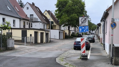 Auf einer Länge von rund 800 Metern soll in der Dombachstraße eine Fahrradstraße eingerichtet werden. Dafür soll unter anderem der bestehende verkehrsberuhigte Bereich aufgelöst werden. (Foto: Thomas Schaller)