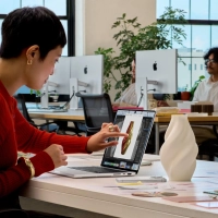 Aus Sicht von Apple dürften vor allem professionelle Nutzer an Touch-Funktionen auf dem Mac interessiert sein. (Handout) (Foto: --/Apple/dpa)