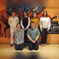 Die anwesenden Mitglieder des neu gewählten Feuchtwanger Jugendbeirates (stehend, von links) Tim Kruse (Schülersprecher des Gymnasiums), Batseba Wallewein, Rebecca Lang und Ella Schweizer (Schülersprecherin des Gymnasiums) sowie (vorne, von links) Antonella Schmeißer und Fabian Pröger. (Foto: Jasmin Kiendl )