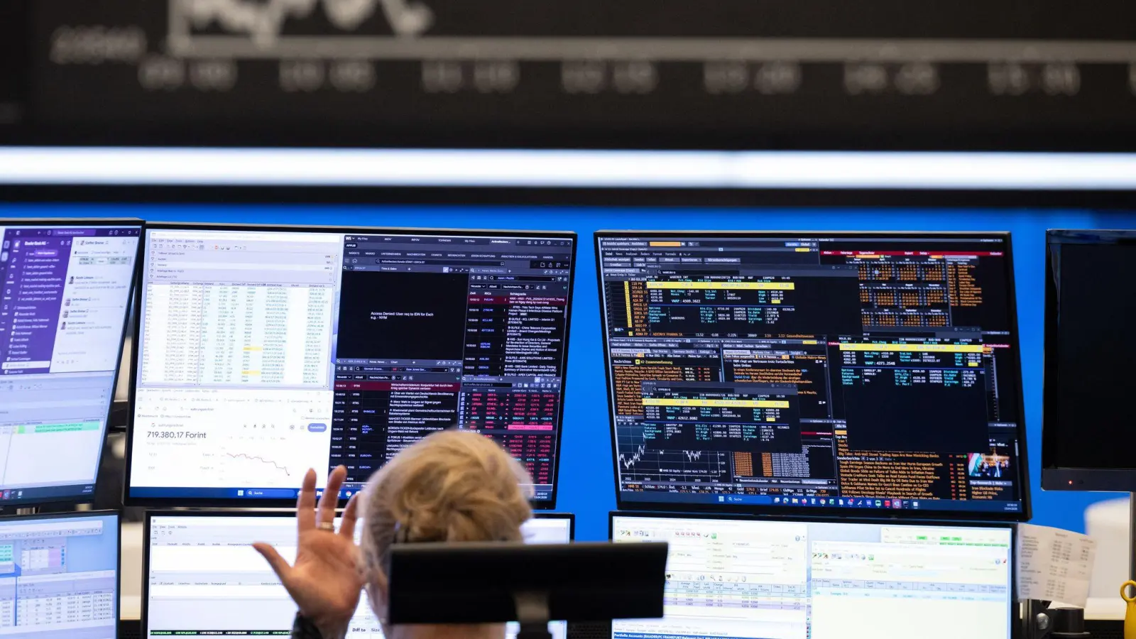 Der Dax ist auf einen Rekord gestiegen - auch dank der Euphorie um Künstliche Intelligenz (KI). (Foto: Boris Roessler/dpa)
