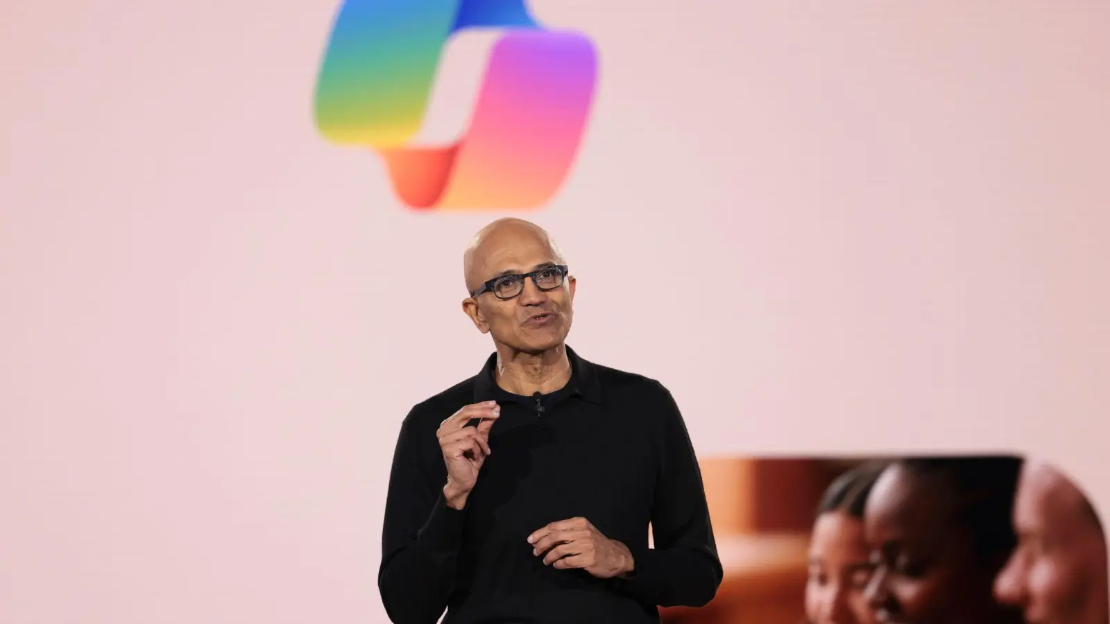 Microsoft-Che Satya Nadella hat eine Initiative vorgestellt, mit der Kunden in Europa ihre Daten besser abschotten können (Archivfoto). (Foto: Jason Redmond/AP/dpa)