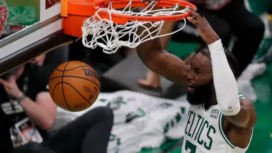In der Finalserie um den NBA-Titel konnten die Boston Celtics wieder die Führung übernehmen. (Foto: Michael Dwyer/AP/dpa)