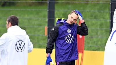 Torwart Manuel Neuer beim DFB-Training in Herzogenaurach. (Foto: Federico Gambarini/dpa)