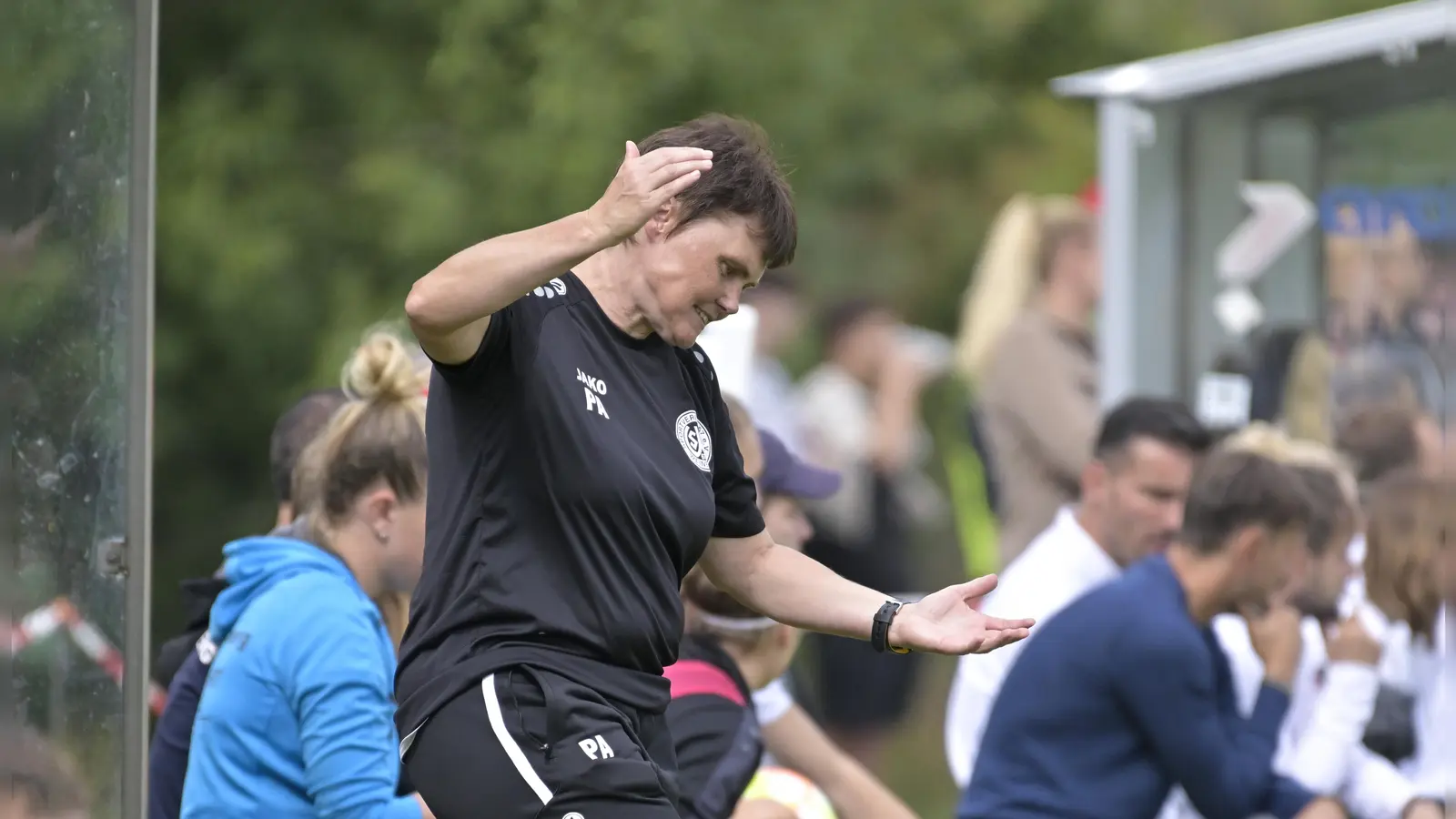 SVW-Trainerin Petra Amslinger (hier in einem anderen Spiel) ärgerte sich über verpasste Torchancen. (Foto: Martin Rügner)