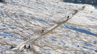 Die Sonne wird laut Deutschem Wetterdienst in Bayern heute vielerorts den Wolken weichen. An Silvester soll es vielerorts schneien.  (Foto: Daniel Karmann/dpa)