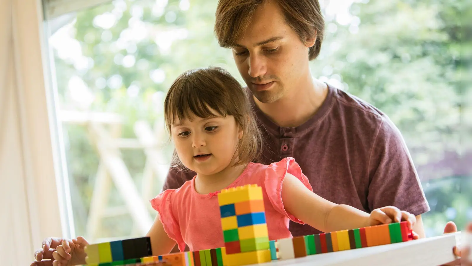 Weniger finanziell belastet: Wer als alleinerziehende Person alle rechtlichen und staatlichen Möglichkeiten ausschöpft, lebt unter Umständen entspannter. (Foto: Christin Klose/dpa-tmn)