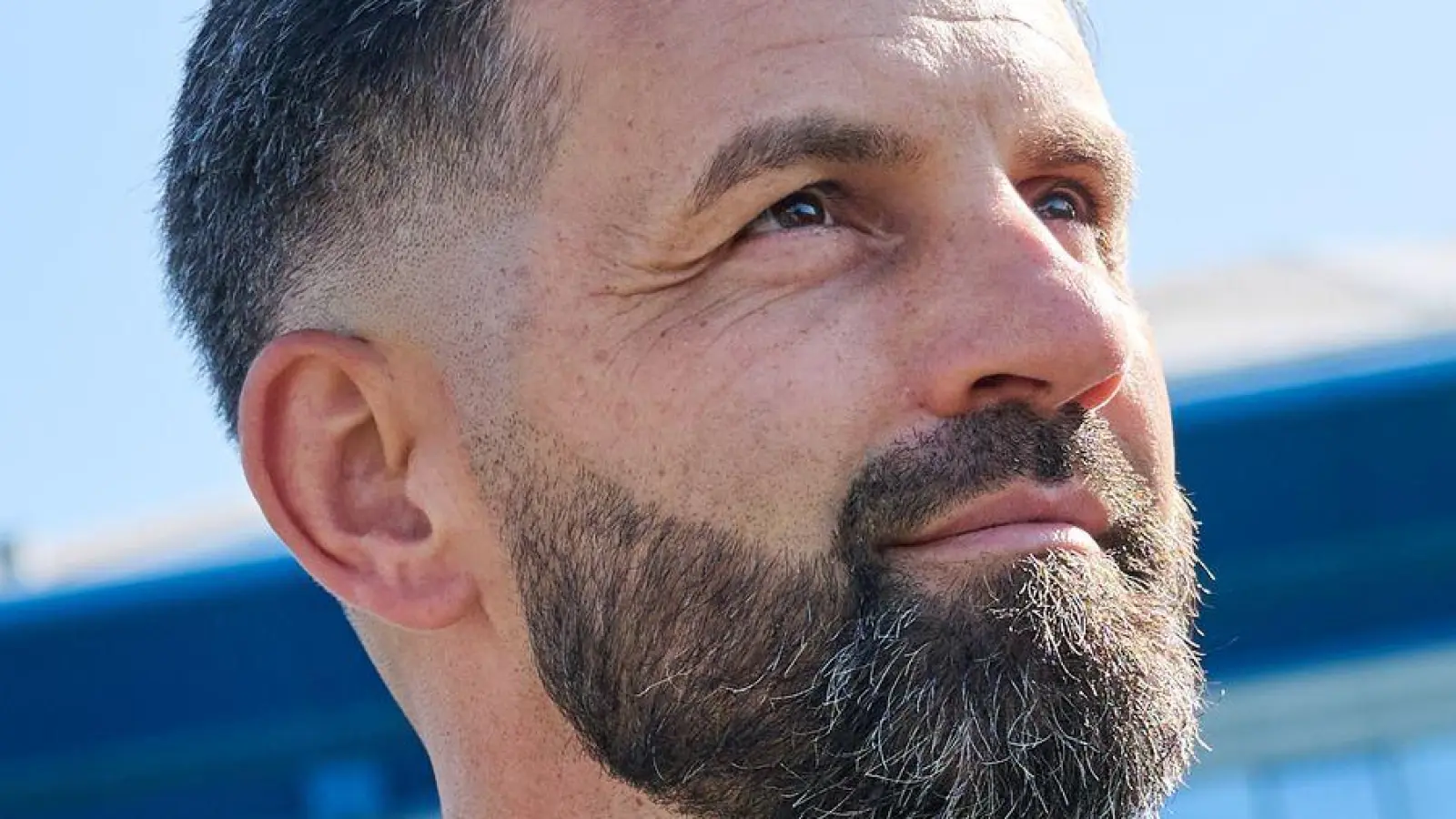 Miron Muslic hat klare Ideen, wie er mit Schalke Fußballspielen lassen will. (Foto: Bernd Thissen/dpa)