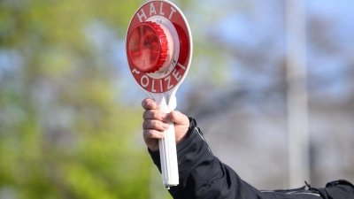 Das Schaf wurde bei einer Polizeikontrolle gefunden. (Symbolbild) (Foto: Julian Stratenschulte/dpa)