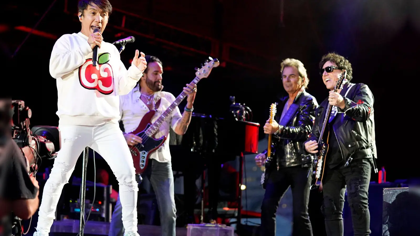 Nach mehr als 50 Jahren kündigt die US-Band Journey eine Abschiedstour an. (Archivbild)  (Foto: Rob Grabowski/Invision/dpa)