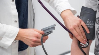 Arbeitgeber schlagen vor, beim Arztbesuch eine Gebühr von den Patienten zu verlangen. (Symbolbild) (Foto: Daniel Vogl/dpa)