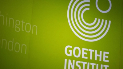 In Frankreich sollen drei Goethe-Institute geschlossen werden. Dagegen regt sich Widerstand. (Foto: Fabian Sommer/dpa)