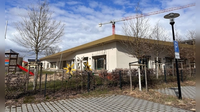 Die Kita „Haus der Kinder Miriam/St. Magdalena“ im Dinkelsbühler Gaisfeld ist seit einiger Zeit in Betrieb. Jetzt müssen noch einige laut Stadtverwaltung kleinere Mängel beseitigt werden. (Foto: Martina Haas)