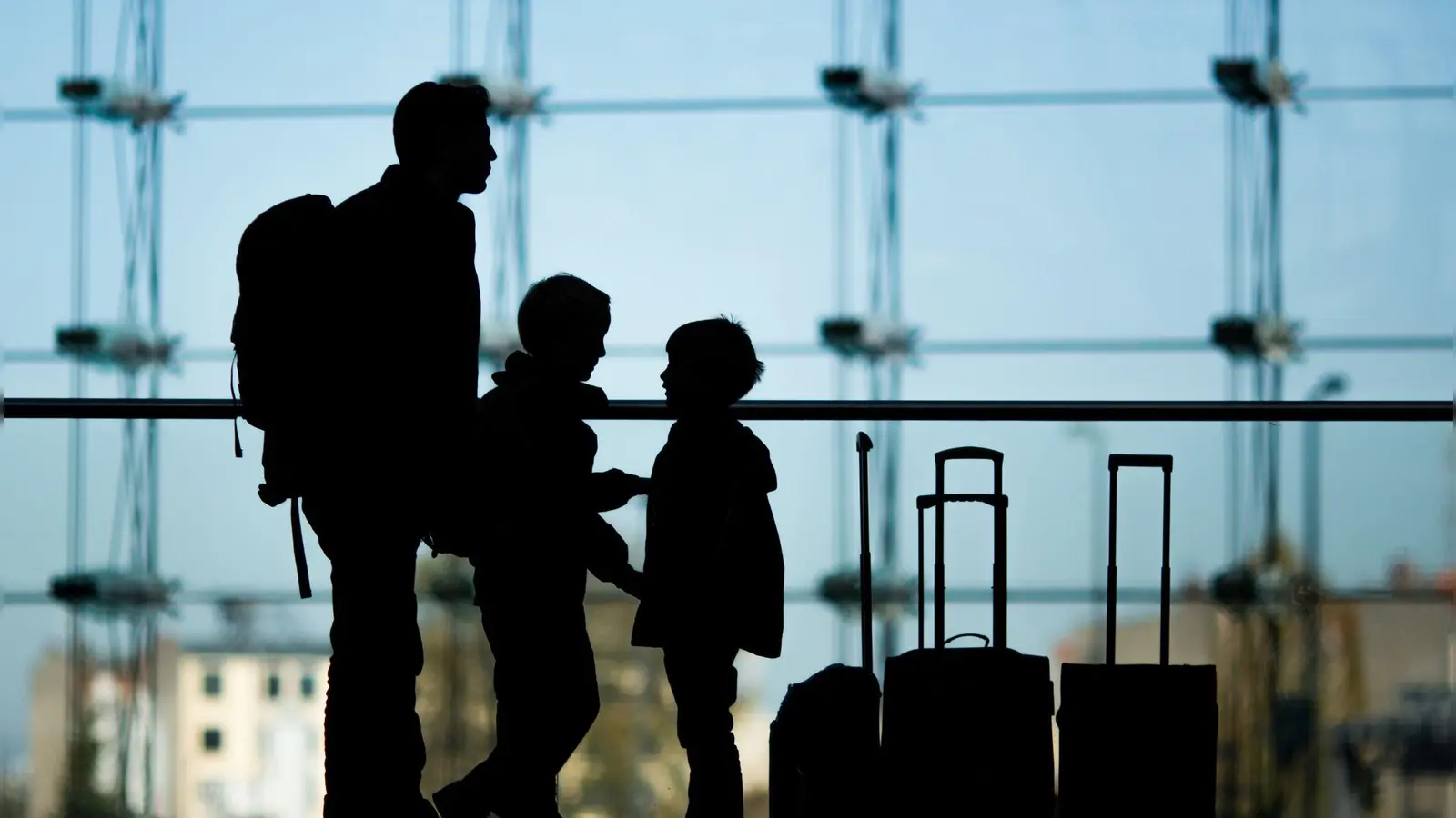 Anspruch auf Kindergeld? Den haben unter bestimmten Voraussetzungen auch im Ausland lebende Deutsche. (Foto: Lukas Schulze/dpa/dpa-tmn)