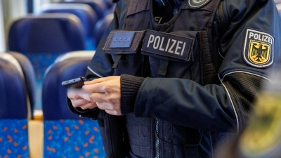 Die Kläger wehren sich gegen Personenkontrollen an der Grenze. (Symbolbild) (Foto: Daniel Karmann/dpa)