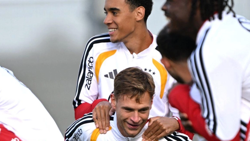 DFB-Kapitän Kimmich (M) möchte in der Nationalmannschaft weiter vorangehen.  (Foto: Federico Gambarini/dpa)