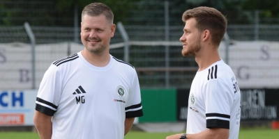 Jetzt offiziell ein Team bei der SpVgg Ansbach: Matthias Rascher (links) und Niklas Reutelhuber. (Foto: Alexander Keck)