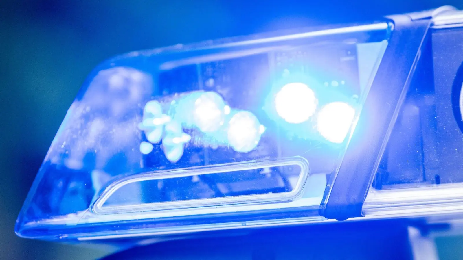 Die Polizei nahm den Mann in der Nähe des Tatorts fest. (Symbolbild) (Foto: Lino Mirgeler/dpa)