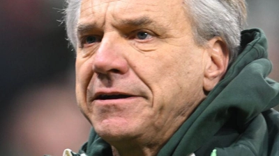  Sitzt Horst Steffen auch beim nächsten Spiel noch auf der Werder-Bank? (Foto: Carmen Jaspersen/dpa)