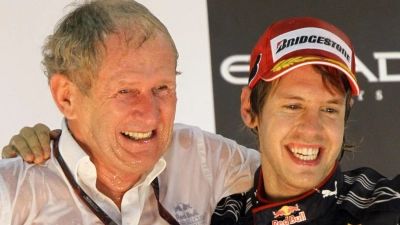 Sebastian Vettel (r) im Jahr 2010 mit Helmut Marko. (Foto: Jens Büttner/DPA/dpa/Archiv)