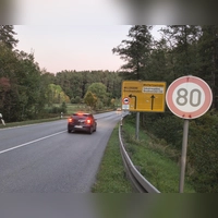 Der stetige Wechsel der Tempolimits von 60 und 80 Kilometern pro Stunde soll bei Brodswinden verschwinden. Im Verkehrsausschuss einigte man sich auf eine einheitliche Geschwindigkeitsbegrenzung. (Foto: Robert Maurer)