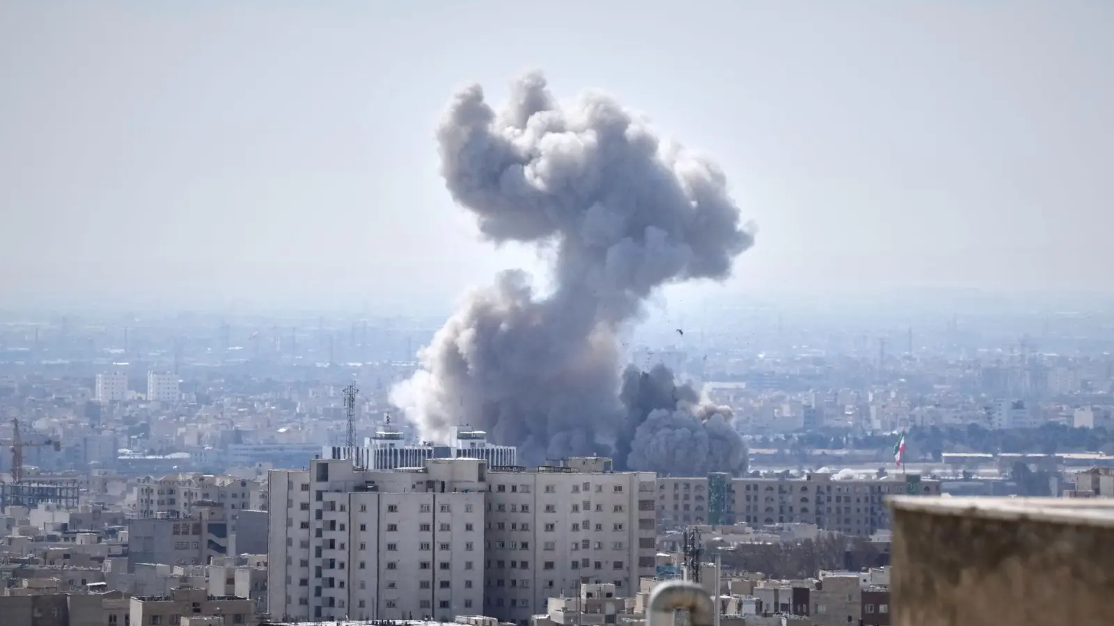 Die USA und Israel haben am 28. Februar 2026 mit den Angriffen auf den Iran begonnen. (Archivbild) (Foto: Vahid Salemi/AP/dpa)