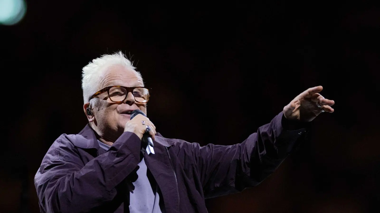Bei Konzerten füllt Grönemeyer mühelos Stadien oder große Hallen. Die Auftaktkonzerte seiner Akustiktour in Dortmund waren ausverkauft.  (Foto: Rolf Vennenbernd/dpa)