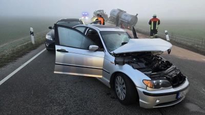 Unfall auf der B470: Zwischen Gutenstetten und Gerhardshofen stießen mehrere Fahrzeuge zusammen. (Foto: Rainer Weiskirchen)