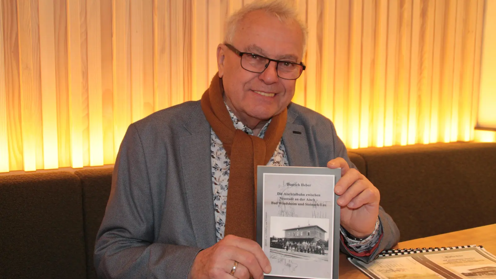 Dietrich Heber hat in Bad Windsheim sein neues Buch „Die Aischtalbahn zwischen Neustadt an der Aisch-Bad Windsheim und Steinach/Ens“ vorgestellt. (Foto: Hans-Bernd Glanz)